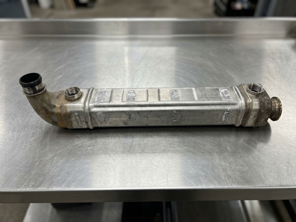 Detroit Diesel EGR Exhaust Gas Cooler DDE A4731400575 For DD15 DD16 cover