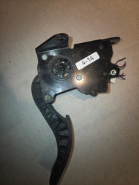 Navistar throttle pedal 4157363C1 rear mounting bracket view